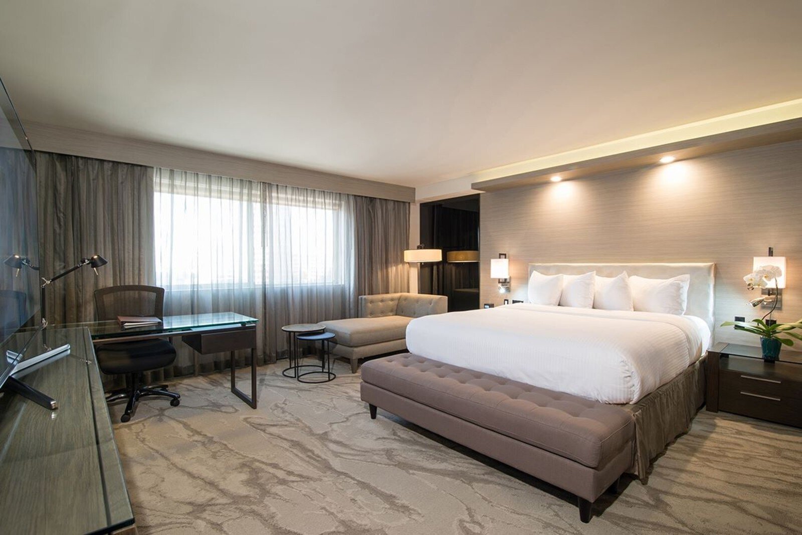 Corner Executive Suite