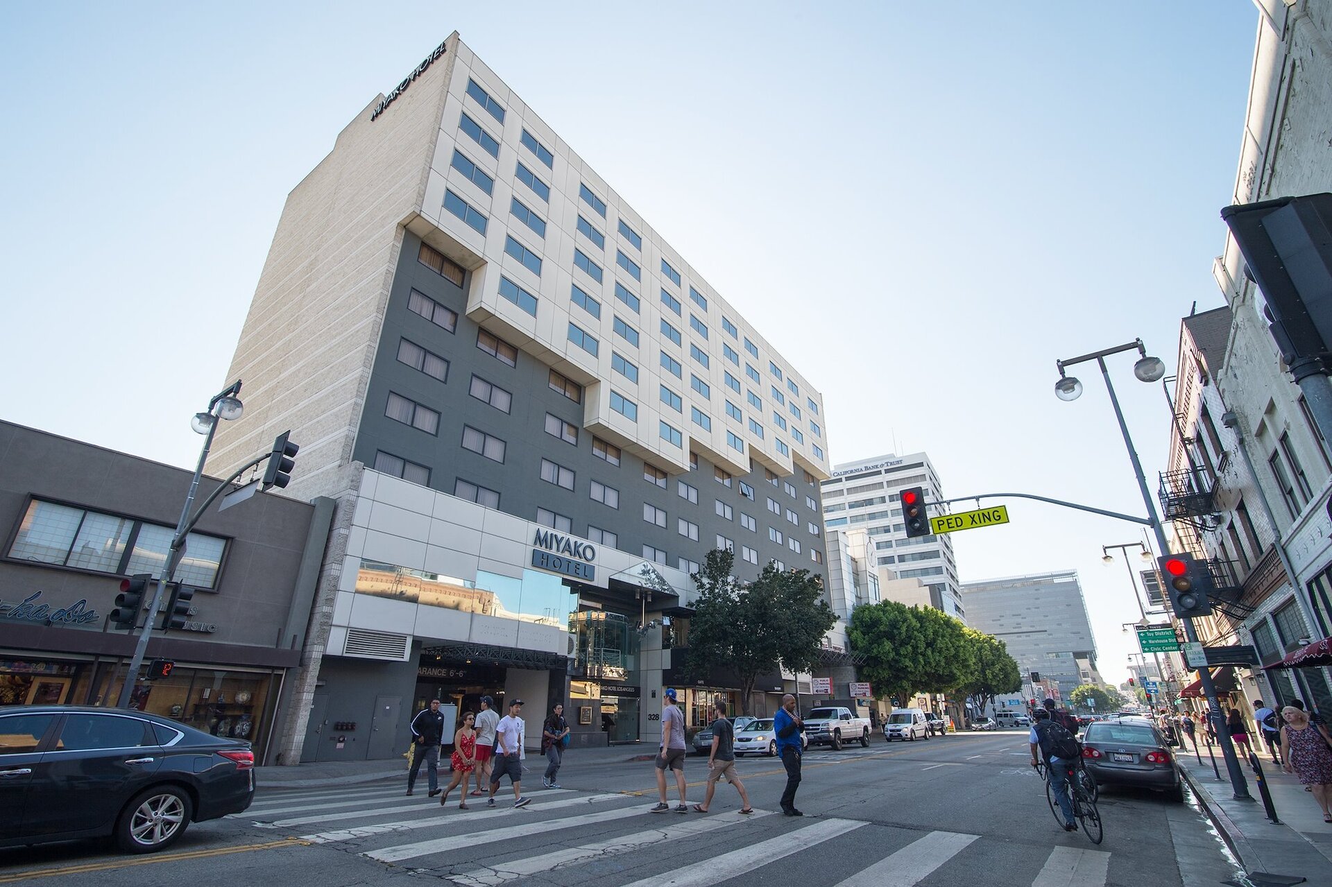 exterior of Miyako hotel in los angeles